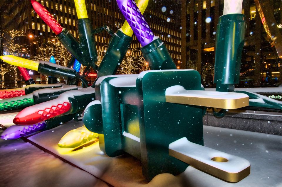 New York City: Holiday Lights Extravaganza Walking Tour - Holiday Shopping Excursion