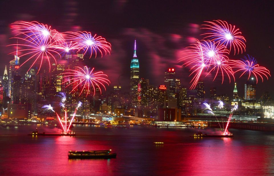 NYC: Circle Line July 4th Fireworks All-Inclusive Cruise - Scenic Hudson River Sights