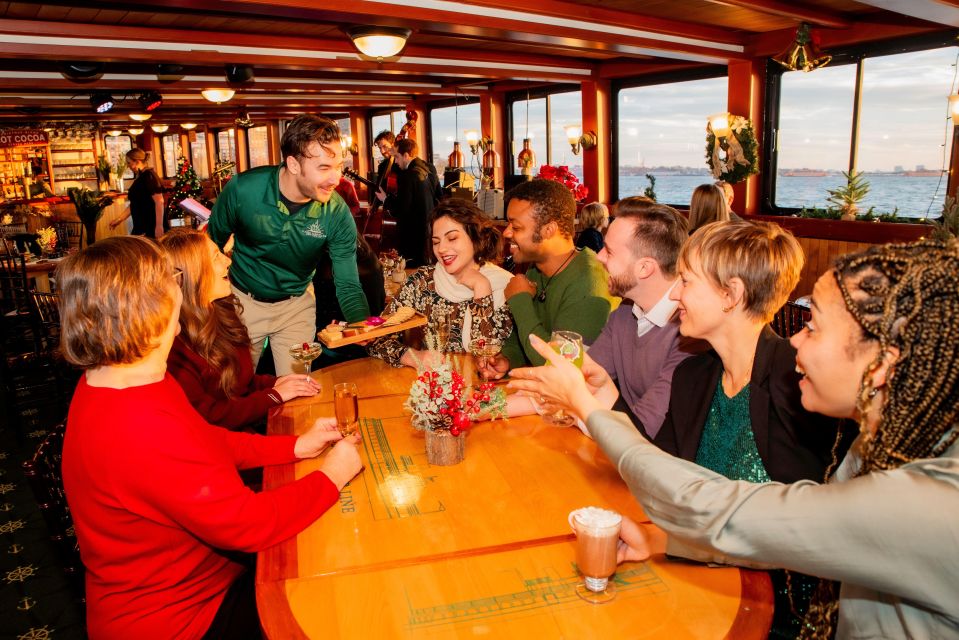 Nyc: Sightseeing Holiday Cruise With Drink - Arrival and Accessibility Details