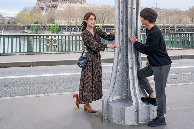 Photo Session in Paris - Photographer at the Eiffel Tower - Booking and Availability