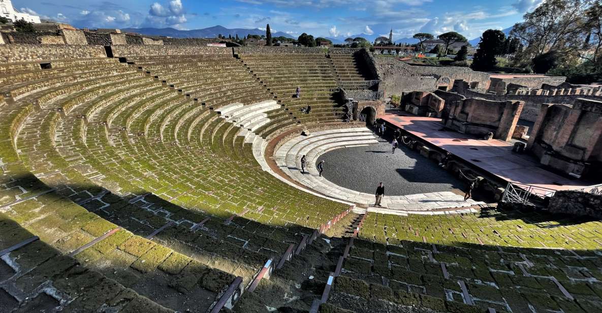 Pompeii : Theaters and the Garden of Fugitives - Taking in Pompeiis Daily Life