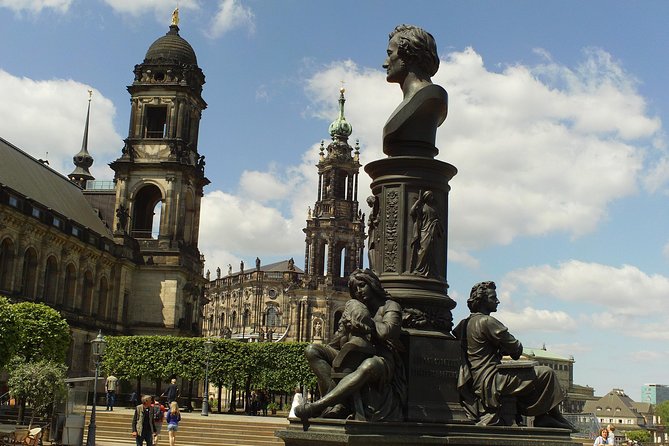 Public Guided Tour of the Old Town Including a Tour of the Frauenkirche - Booking Information