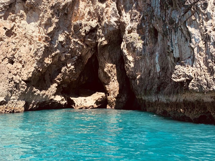 Sesimbra: Private Boat Tour Beaches of Arrábida Natural Park - Baleeira Beach and Forte