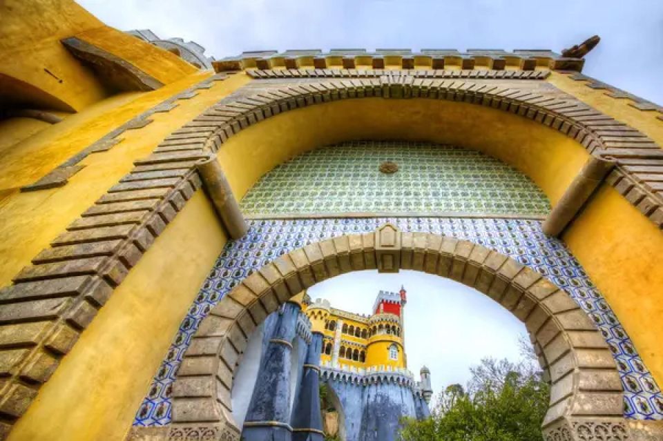 Sintra: Pena Palace, Moorish Castle, Cabo Da Roca, and Cascais - Transportation and Pick-up Options