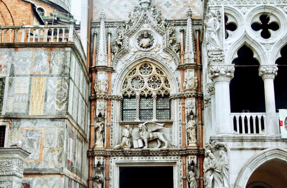 Venice: Basilica and Doges Palace Tour With Gondola Ride - Sights Along the Gondola Ride