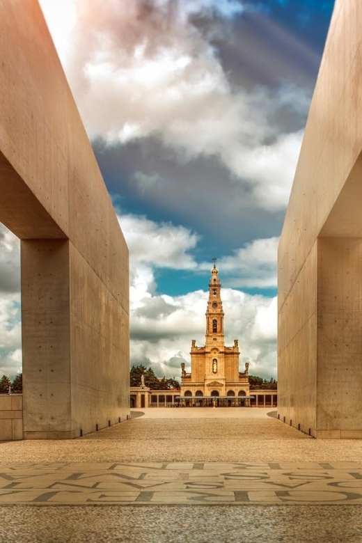 Fatima, Óbidos, Nazaré and Batalha – Full Day Private Tour