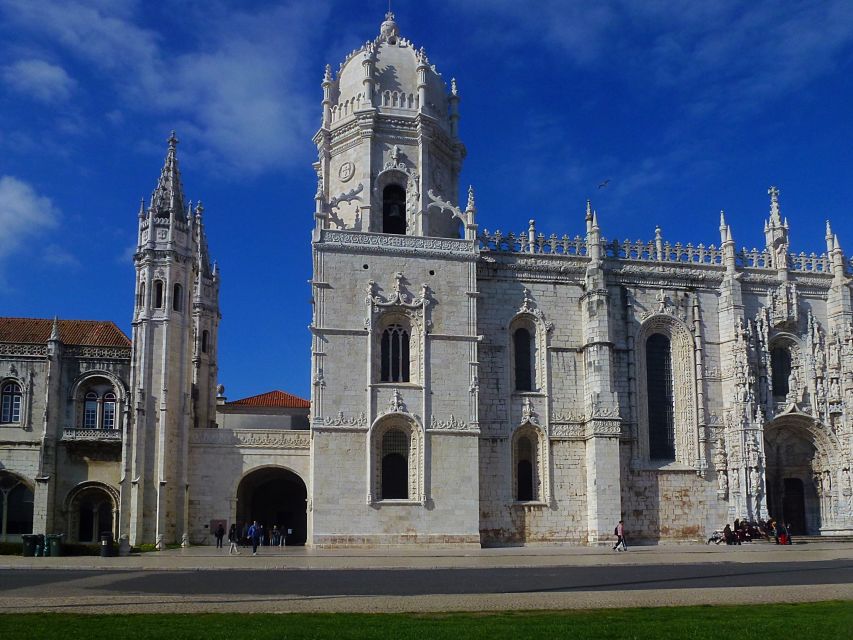 Lisbon: Scenic Sightseeing Private Tour by Minivan - Key Points