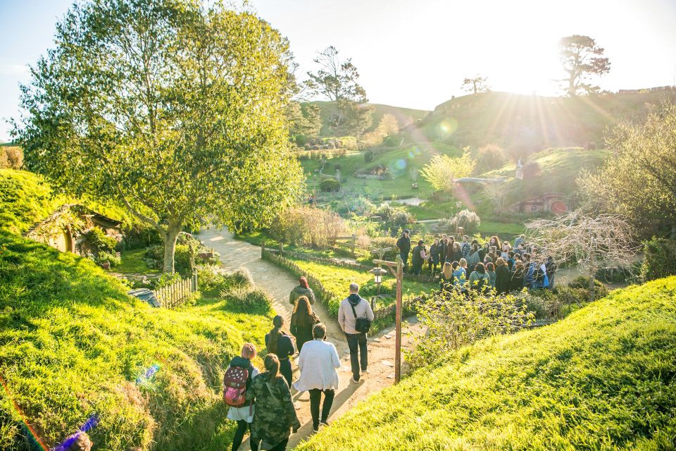 Auckland: Hobbiton Movie Set Day Trip With Festive Lunch - Key Points