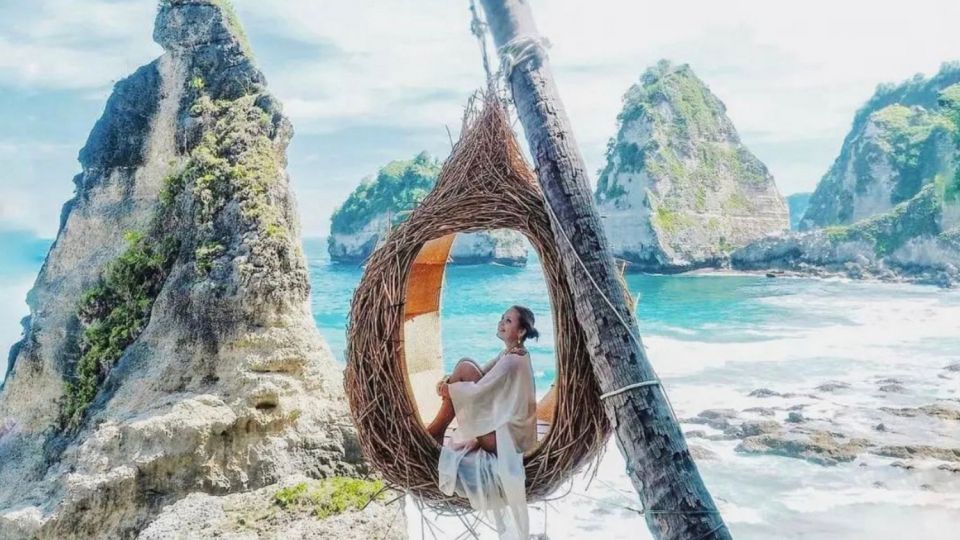 Bali: East Penida Highlights Treehouse & Photo Spots Tour - Key Points