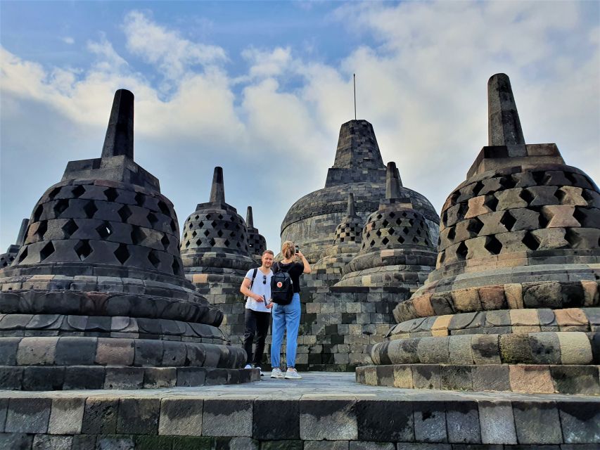 Borobudur Tour Climb up to the Top & Prambanan With Lunch - Key Points