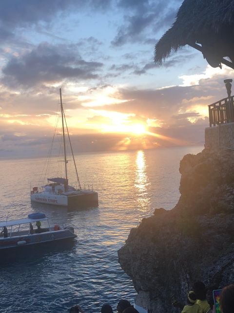 Catamaran Sunset Cruise and Ricks Cafe Tour - Key Points