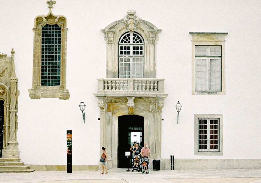 Coimbra: Scavenger Hunt and City Highlights Walking Tour - Key Points