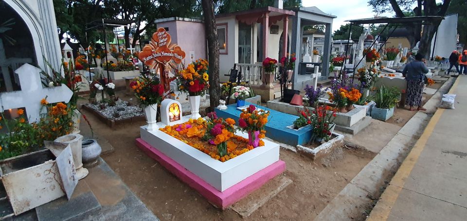 Day of the Dead in Oaxaca With Tradition & Creativity - Key Points