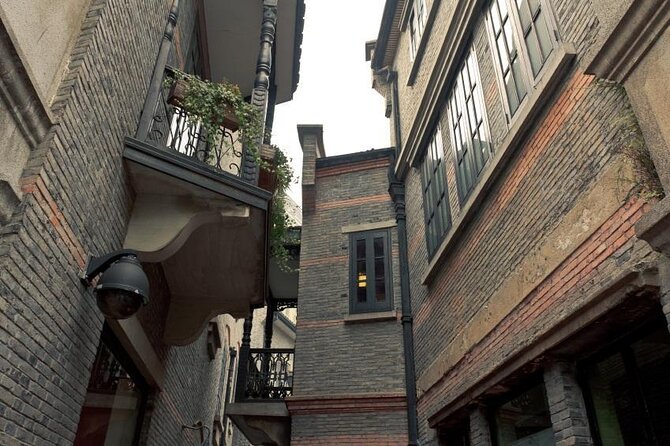 Explore Shanghai Ancient Downtown With Authentic Local Food - Key Points