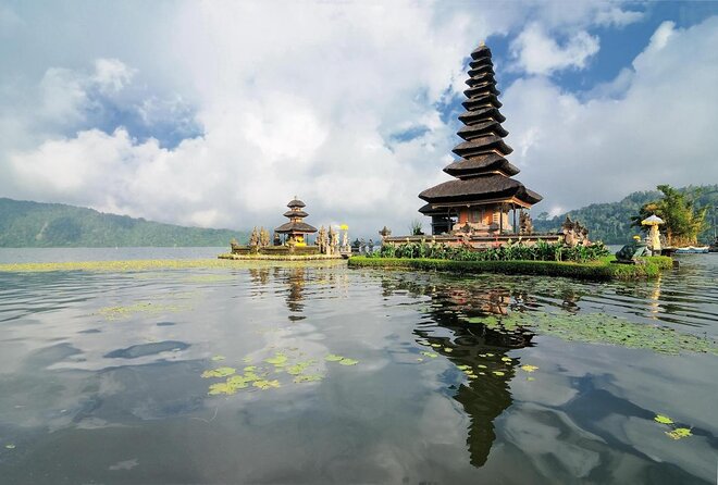 Explore Twin Lake Jungle Trekking and Canoeing - Key Points