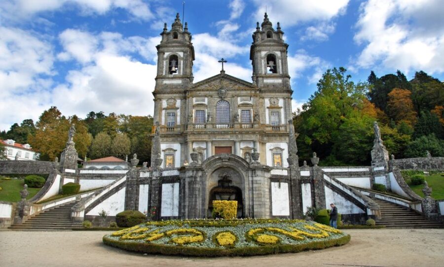 From Porto: Braga and Guimarães Full-Day Trip With Lunch - Guimarães Highlights