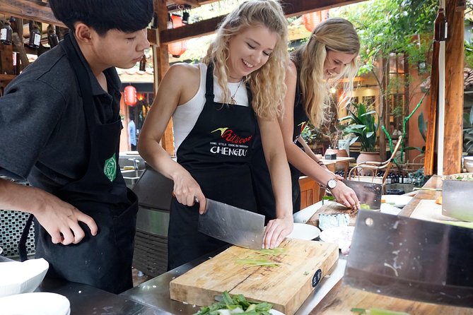 Half-Day Chengdu Cooking Class With Local Market Visit - Key Points