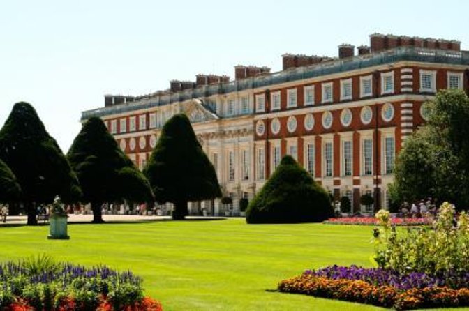 Hampton Court Guided Tour Full Day and High Tea - Key Points