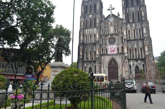 Hanoi: 7 Tasting Street Food Walking Tour and Train Street - Key Points