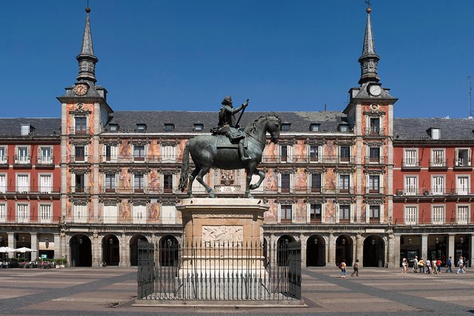 Historical Centre & Old Town Private Walking Tour - Key Points
