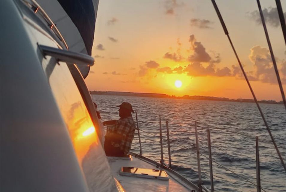 Isla Mujeres: Catamaran With Snorkel, Open Bar, and Transfer - Key Points