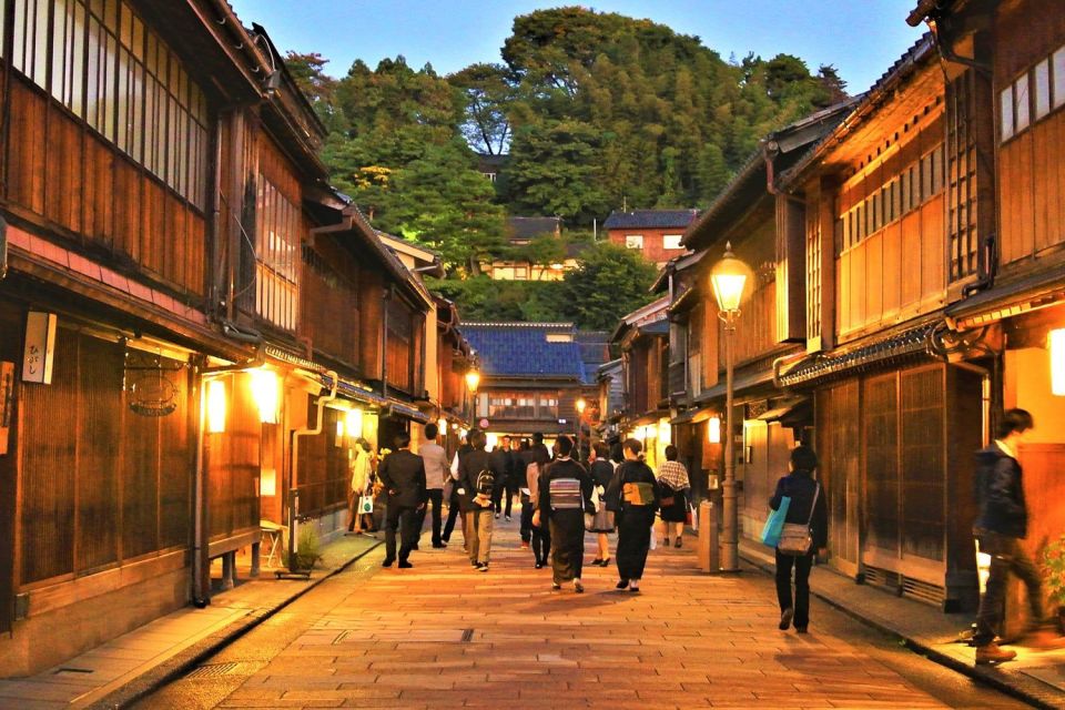 Kanazawa: Private Tour With Local Guide - Key Points