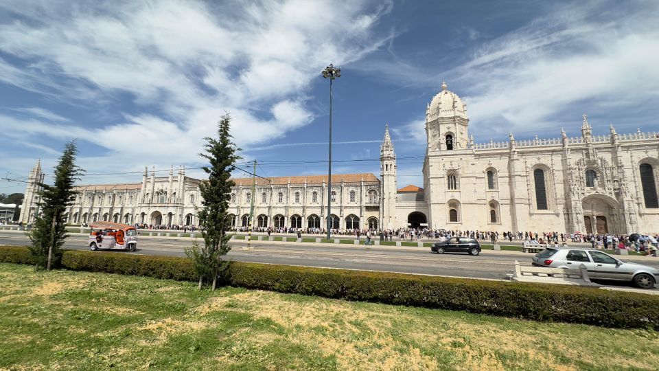 Lisbon in Comfort - City Highlights 4 Hour - Key Points