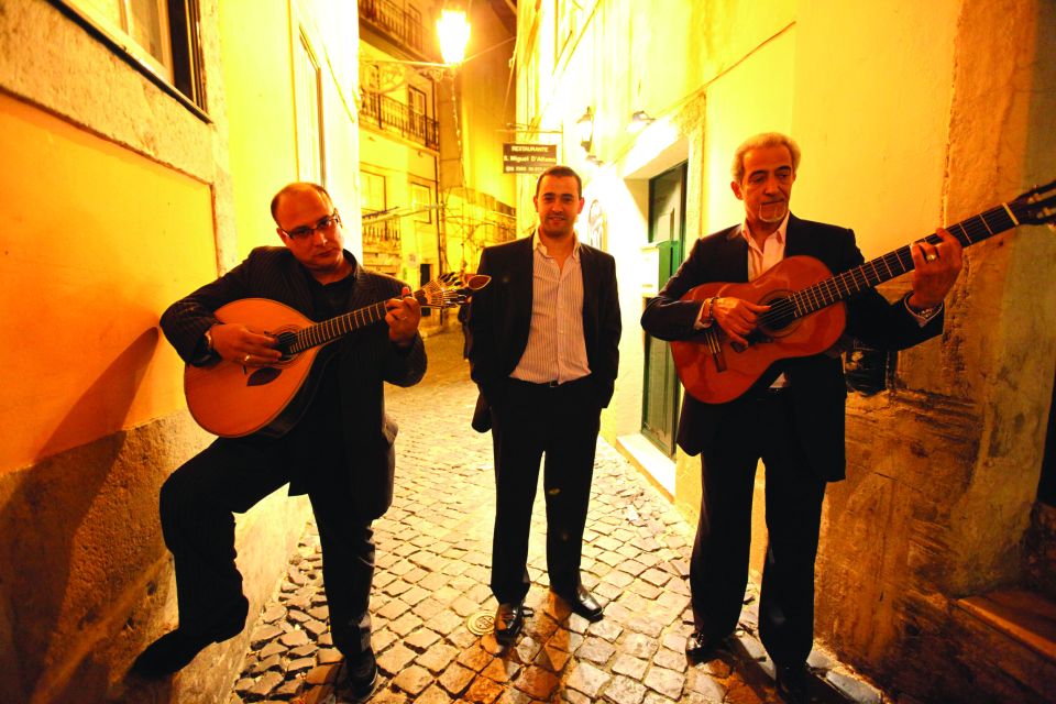 Lisbon: Live Fado Show With Dinner - Key Points