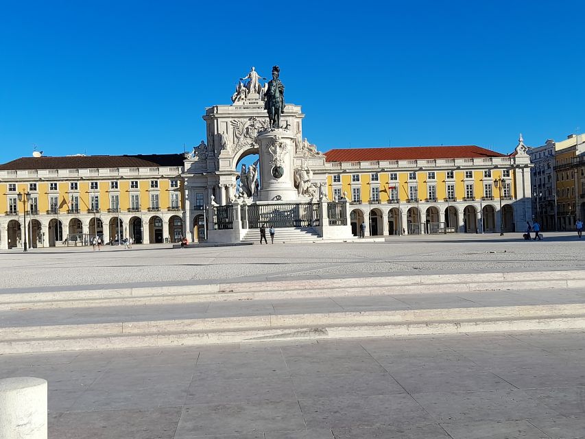 Lisbon: Private Tuk-Tuk Tour for 2 Hours - Key Points