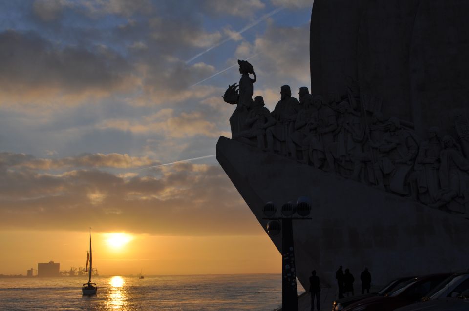 Lisbon: Sunset Cruise on the Tagus River With Welcome Drink - Key Points