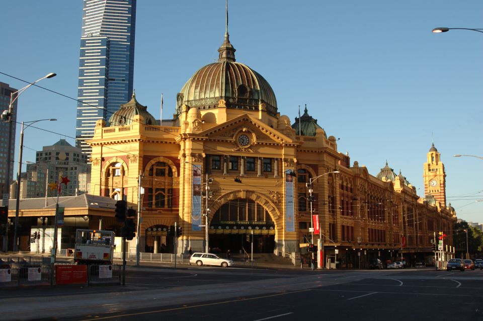 Melbourne Magic: City Discovery and Penguin Parade Tour - Key Points