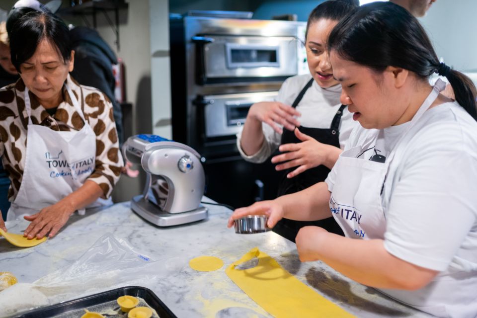 Milan: Pasta and Risotto Cooking Class With Market Tour - Key Points