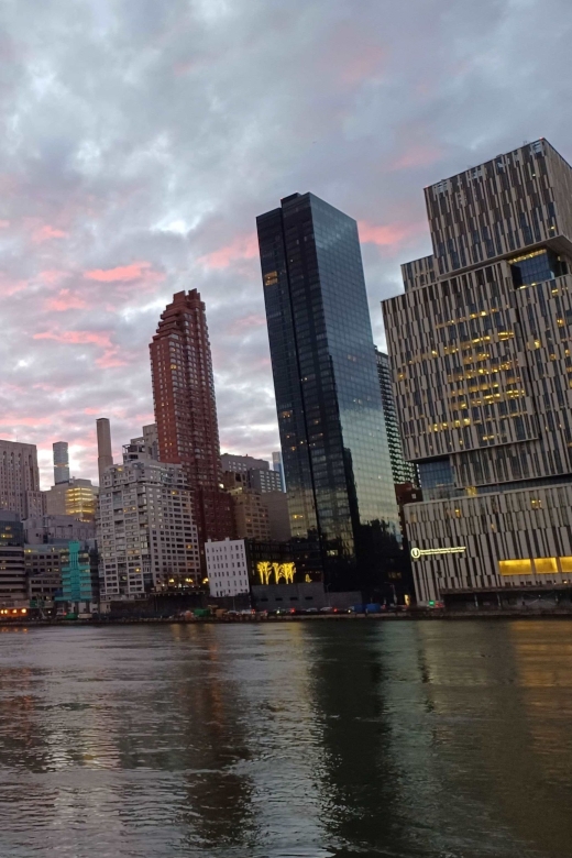 New York City: Roosevelt Island Walking Tour With Tram Ride - Key Points