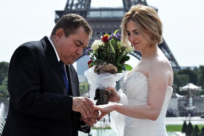 Paris Renew Your Wedding Vows Experience With Professional Photographer - Key Points