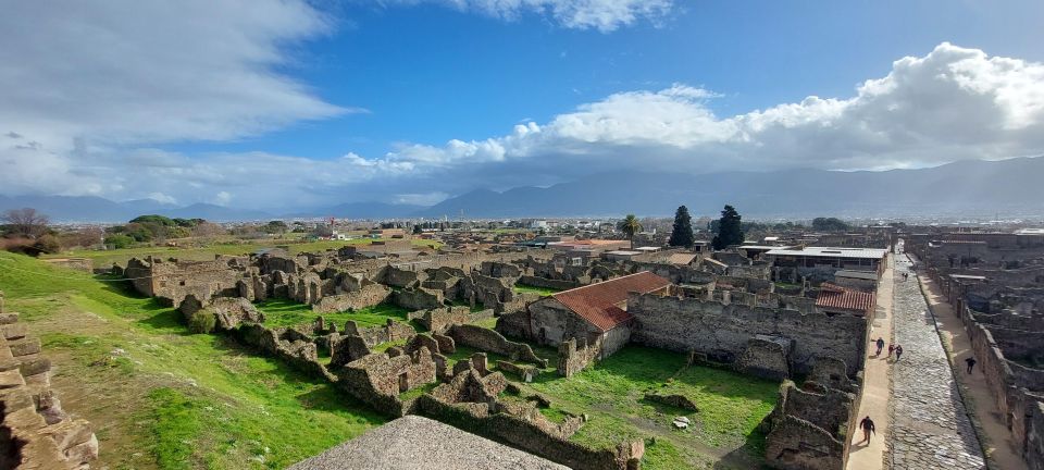 Pompeii... a Step Into the Past - Key Points