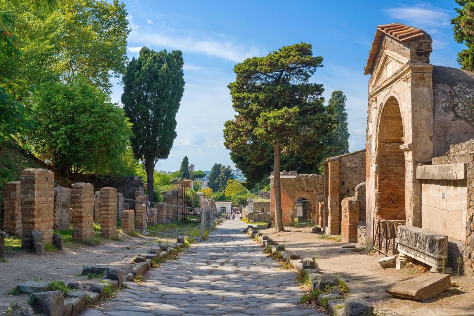 Pompeii: Guided Semi-Private Tour With Max 6 People - Key Points