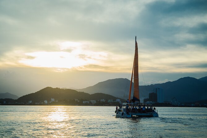 Private Luxury Sunset Cruise on Yacht in Nha Trang - Key Points