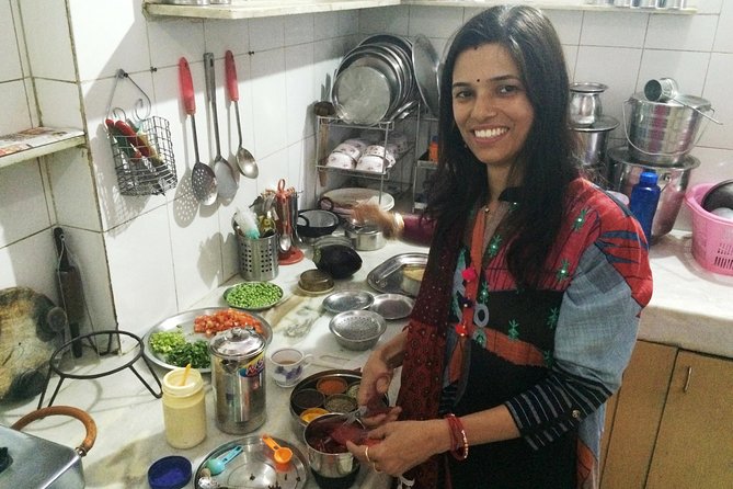 Private Market Tour & Vegetarian Cooking Class & Meal in a Local Jaipur Home - Key Points