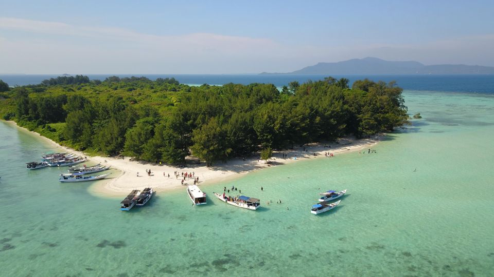 Snorkelling & Islandhopping Tour Karimunjawa (Private Tour) - Key Points