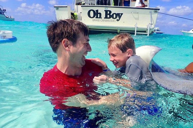 Stingray City and Snorkel Tour With Lunch