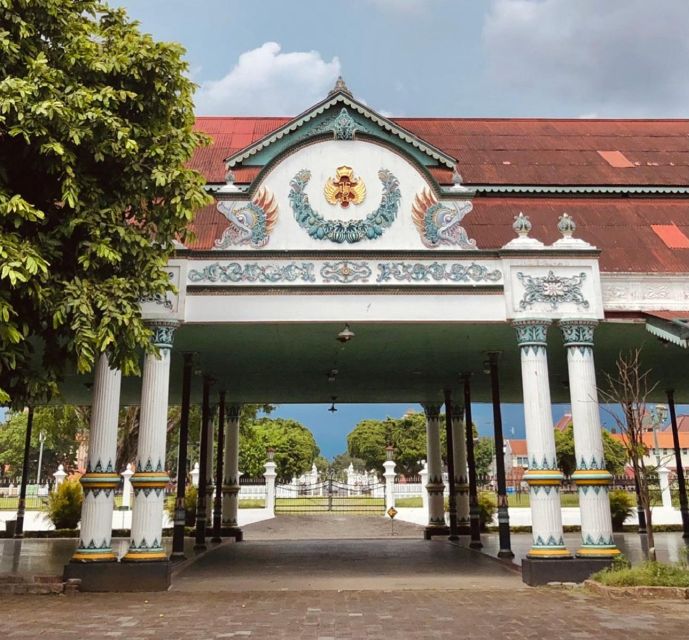 Sultan Palace, Pramban Temple and Water Castle Guide Tour - Key Points