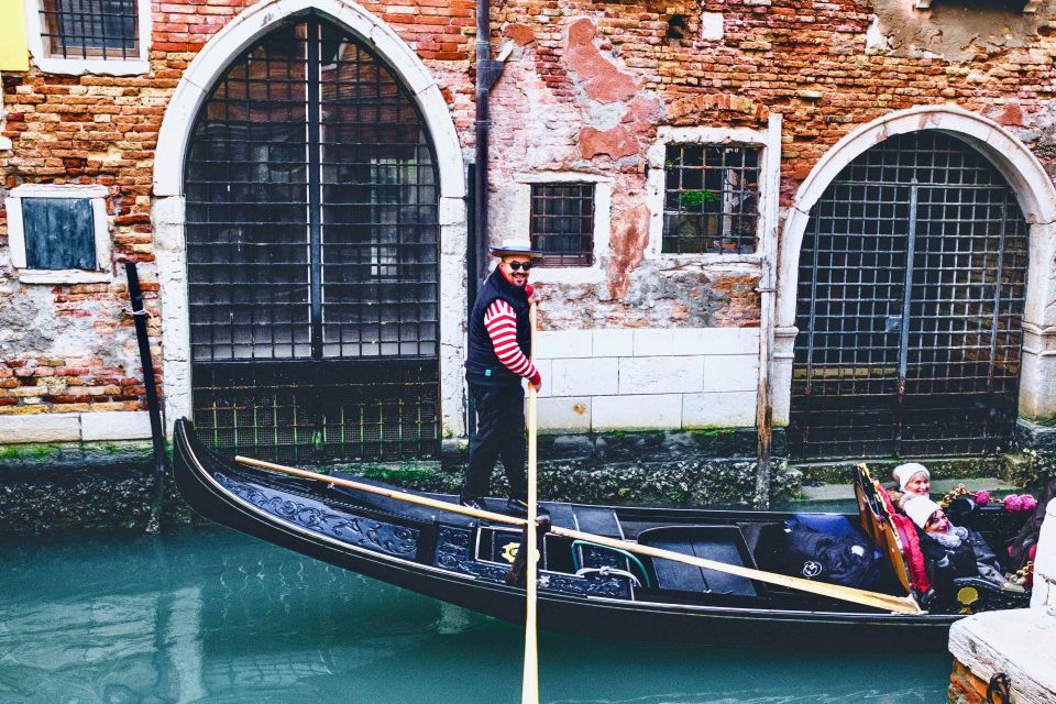 Venice: Private 1-Hour Gondola Tour - Key Points