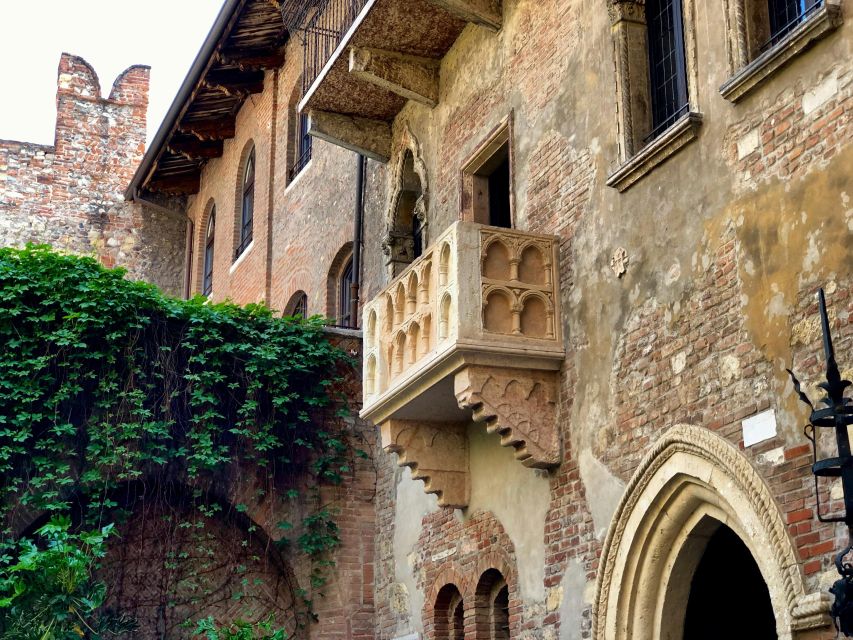 Verona: Private Walking Tour in the City of Love - Key Points