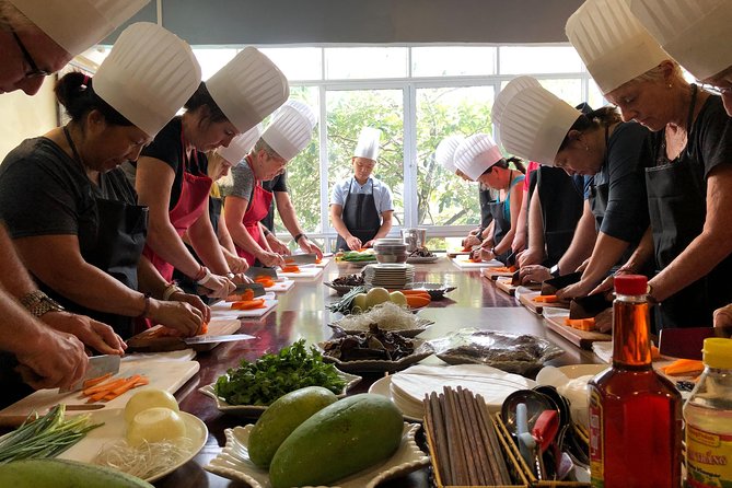Vietnamese Food Cooking Class in Hanoi With Market Experience - Key Points