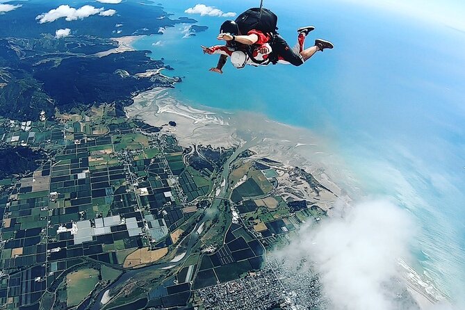 18,000ft Tandem Skydive Over Abel Tasman