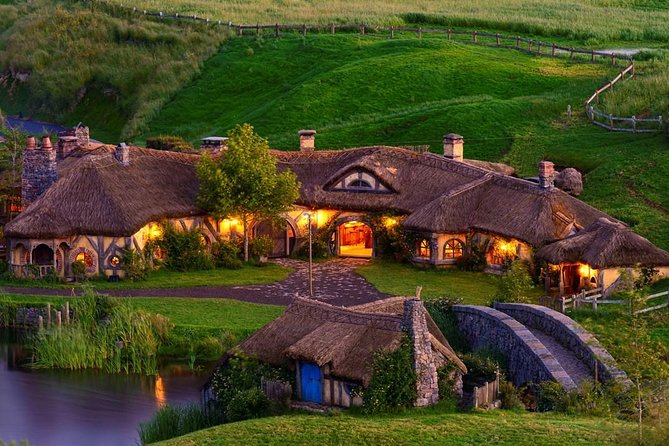 2 Day Waitomo Caves, Hobbiton Movie Set and Rotorua Tour From Auckland - Itinerary Details