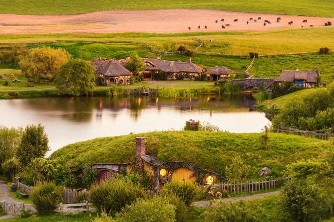 3 Day Waitomo Caves, Hobbiton Movie Set and Rotorua Tour From Auckland