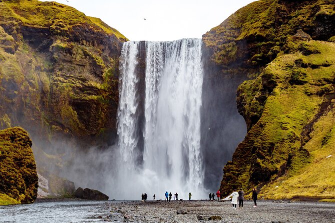 4-Day Iceland: Golden Circle, South Coast, Volcano Hike & Northern Lights