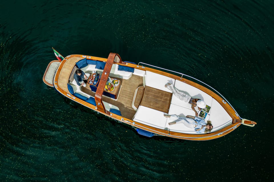 4 Hours Private Boat Touron Como Lake, Bellagio: (Wood Boat)