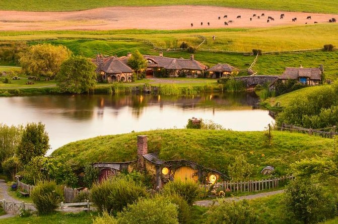 5-Day Bay of Islands Rotorua Waitomo Caves and Hobbiton Tour From Auckland